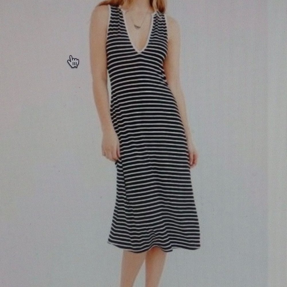 Perfect Travel dress! UO black / white stripe Sleeveless V Neck Midi Dress S